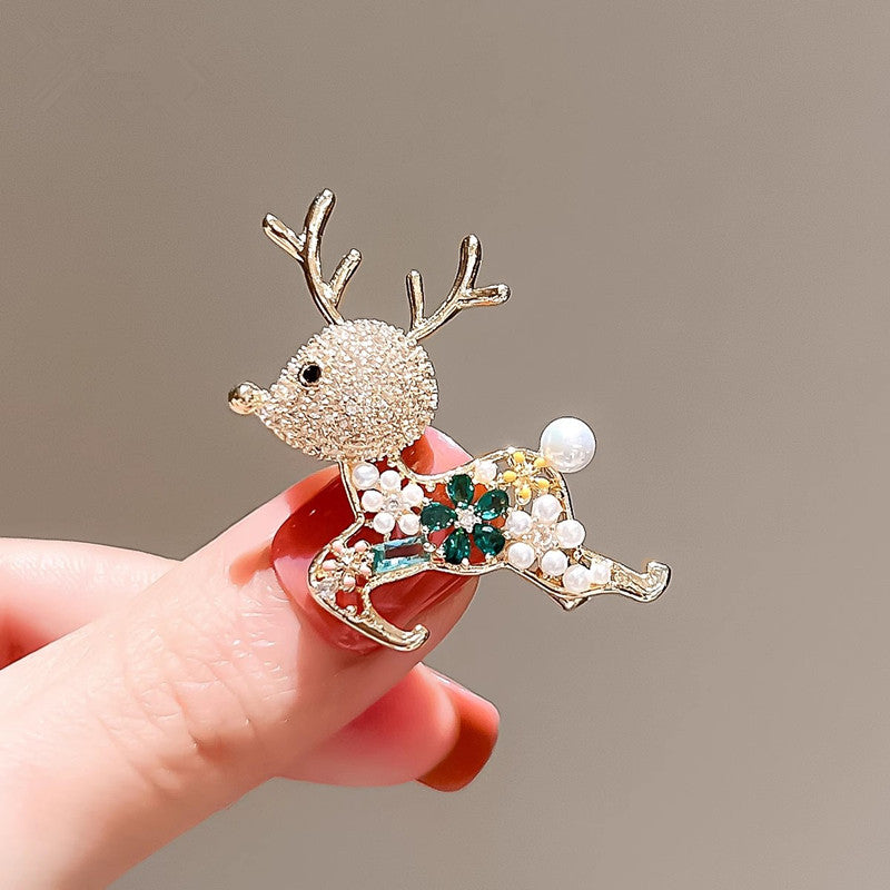 zinc alloy reindeer pin with shiny gold finish
