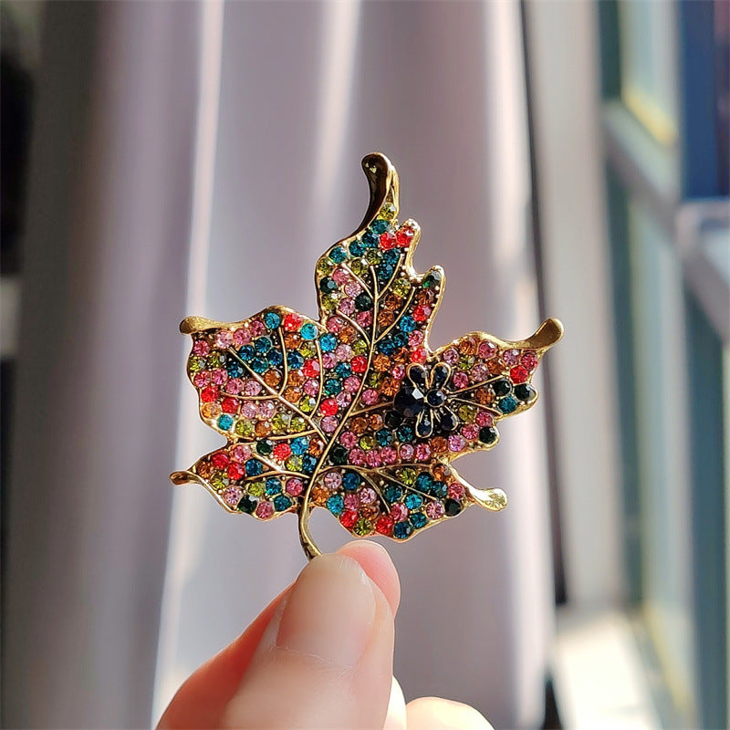 Elegant presentation of the brooch - image 6