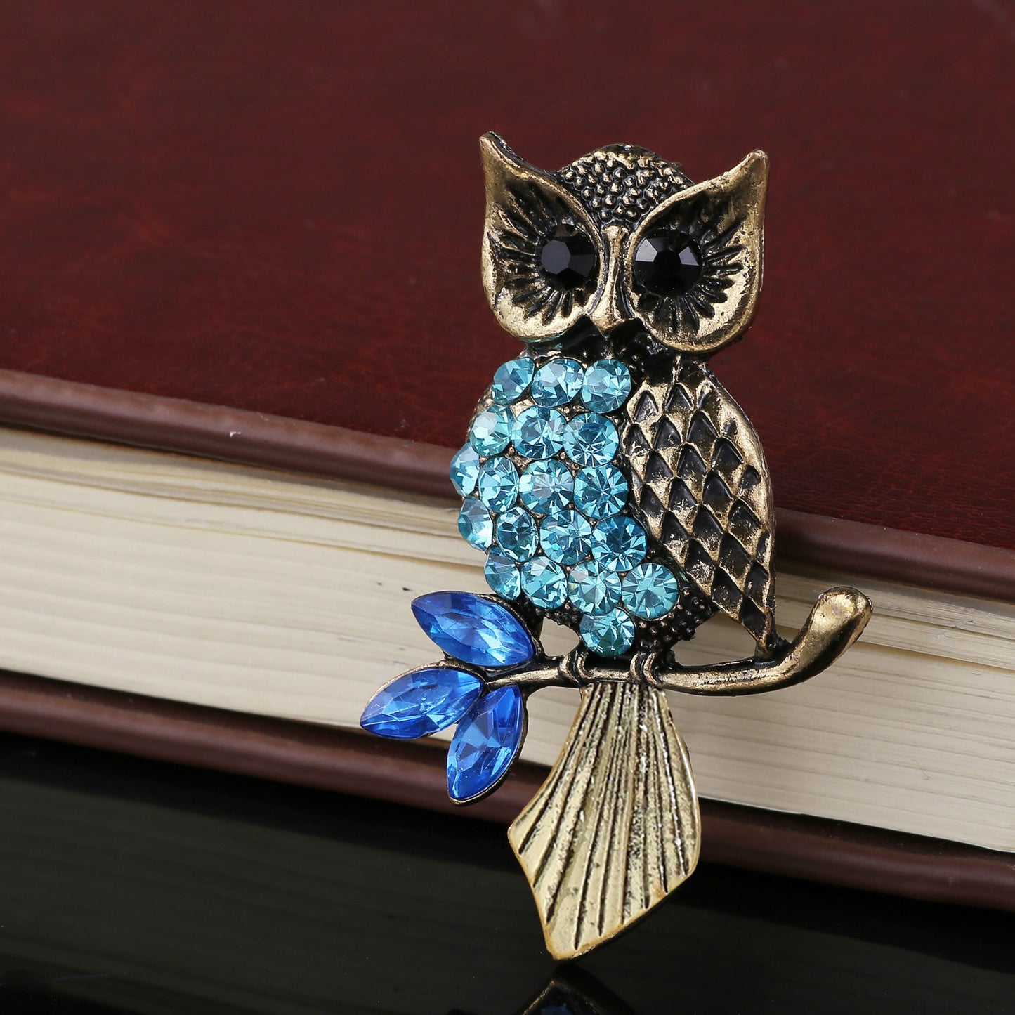 Charming crystal owl accessory - image 9
