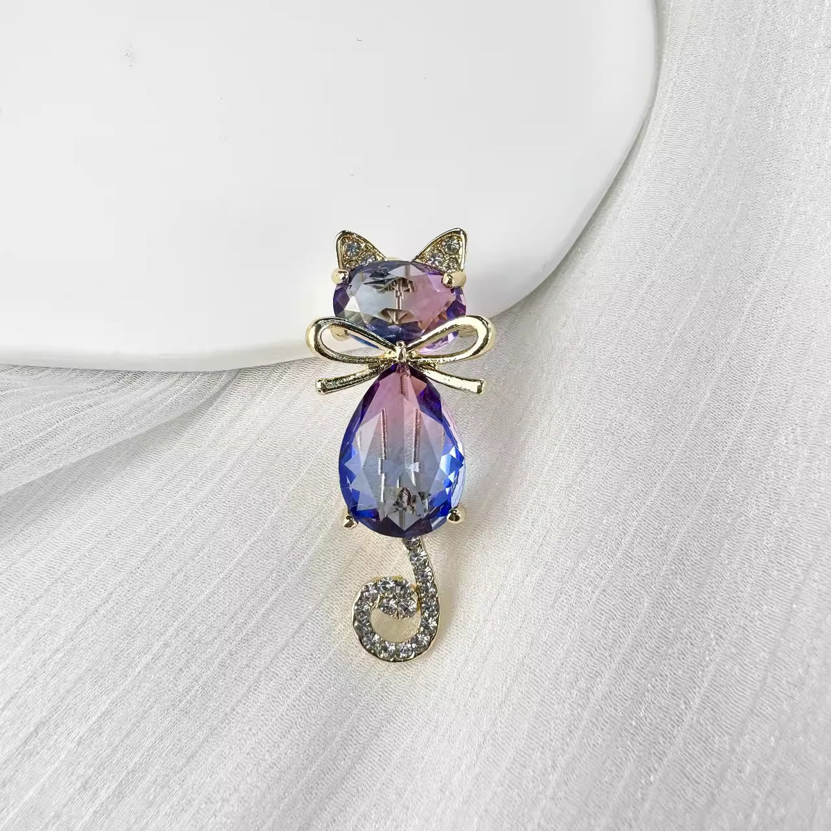 Versatile Brooch for Any Occasion - Image 9