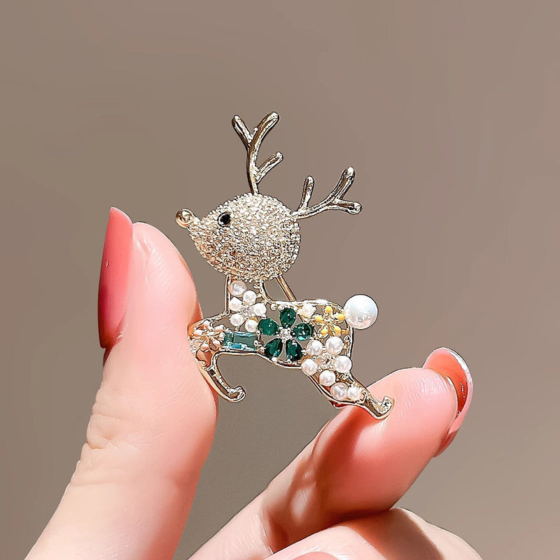 stylish gold brooch perfect for gifts