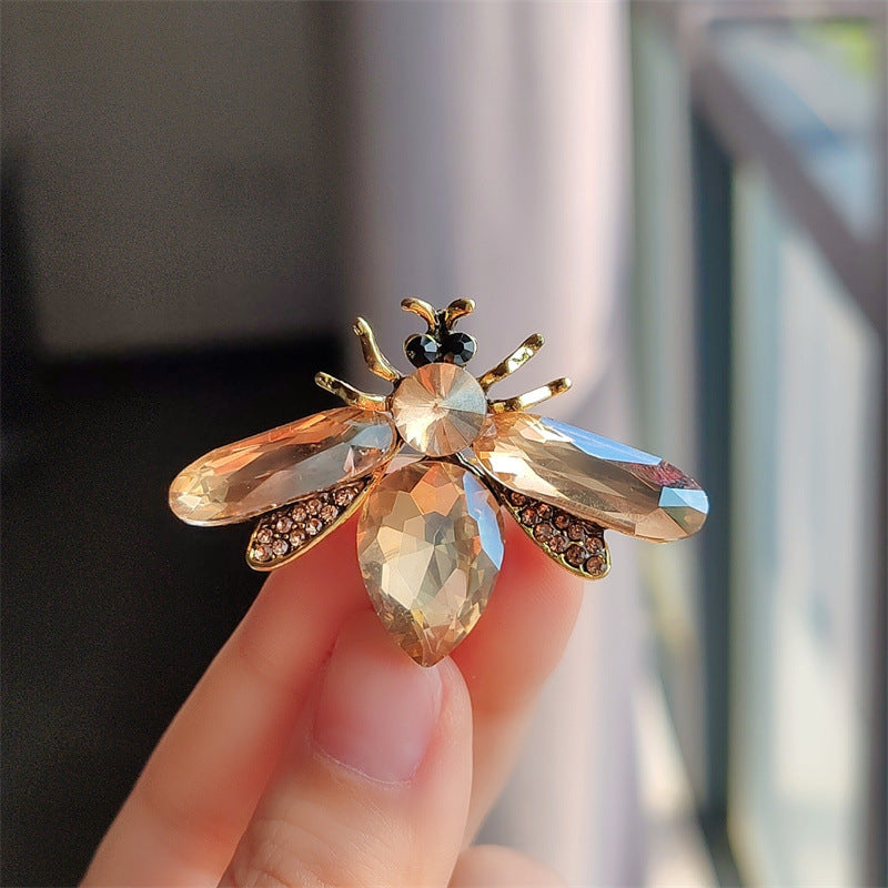 Stylish bee brooch in gold color