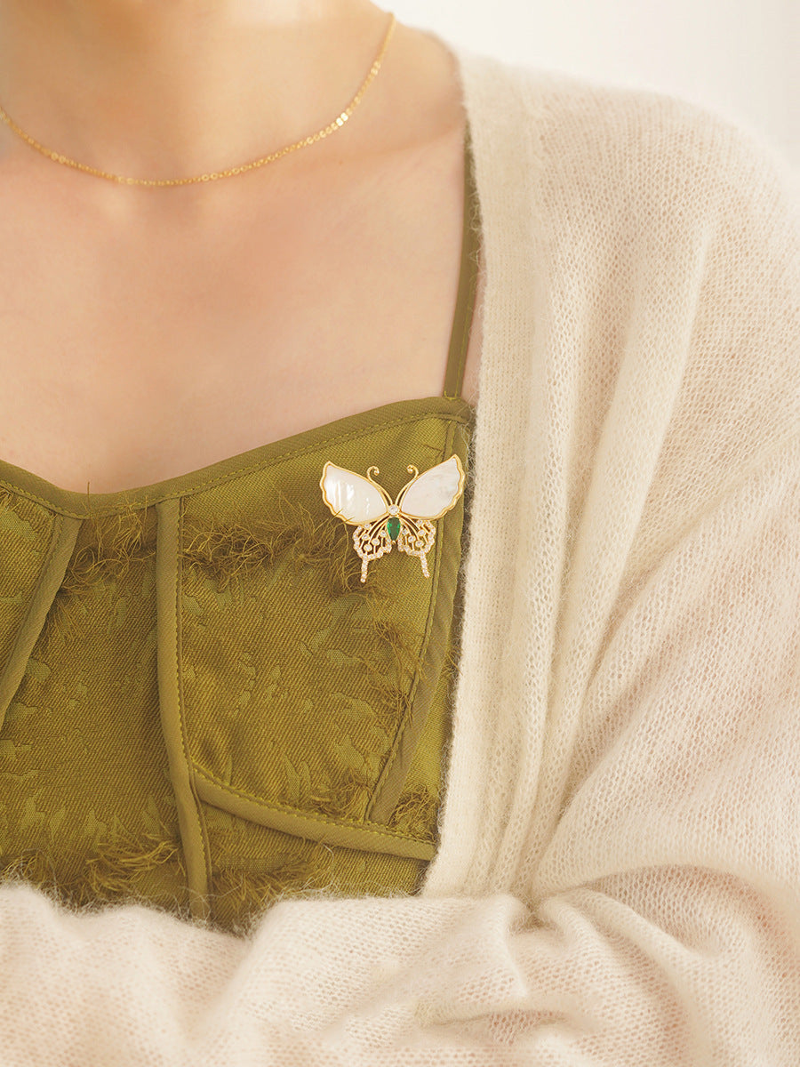 Luxe Fashion Brooch on Display - Image 3