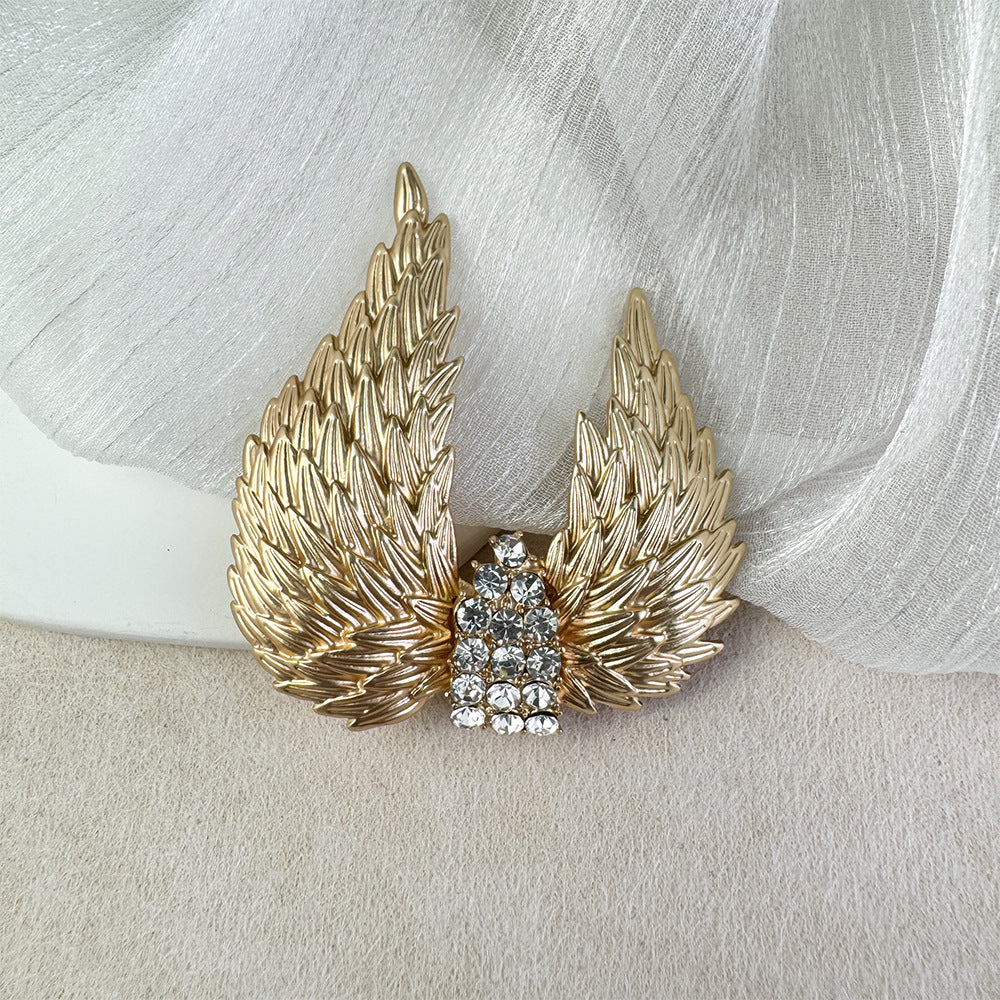 Sophisticated Lapel Pin for Fashion Image 5