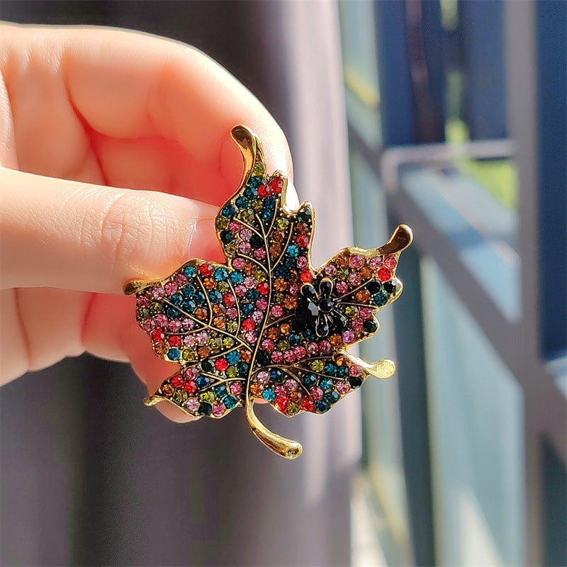 Zoomed view of brooch craftsmanship - image 8