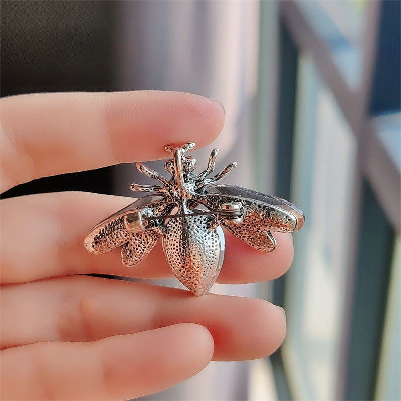 Durable alloy bee pin for unisex fashion
