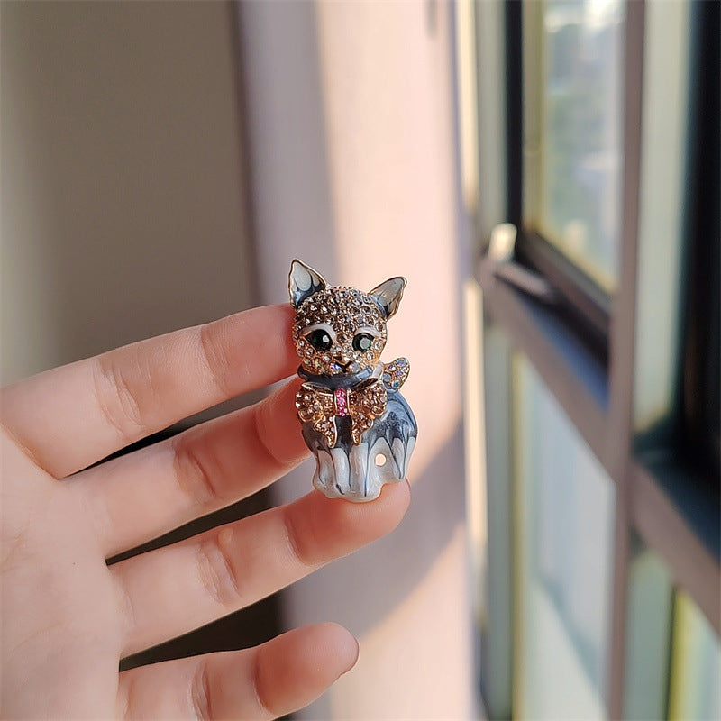 Stylish Cat Brooch Image 1