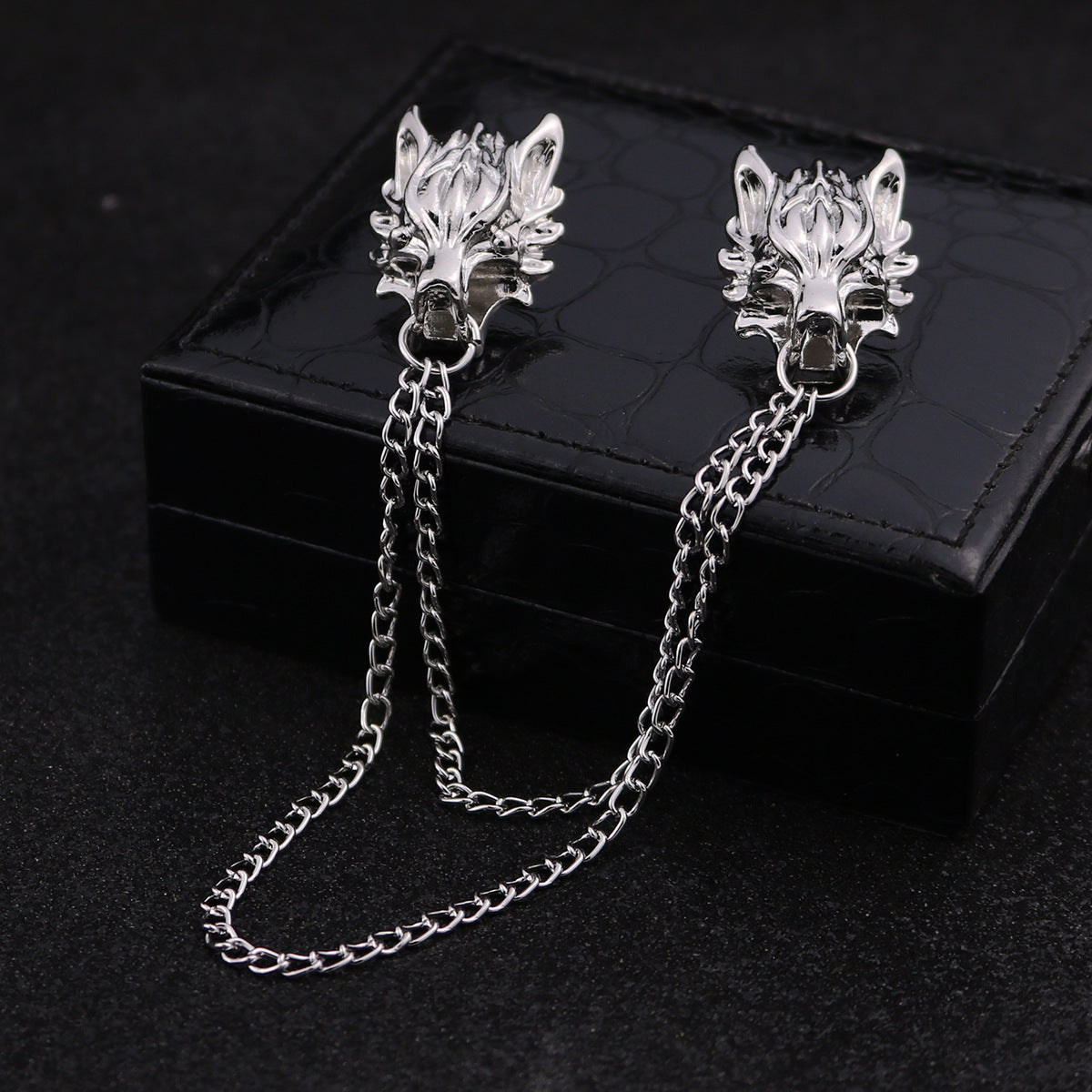 Versatile Fashion Accessory Image 8