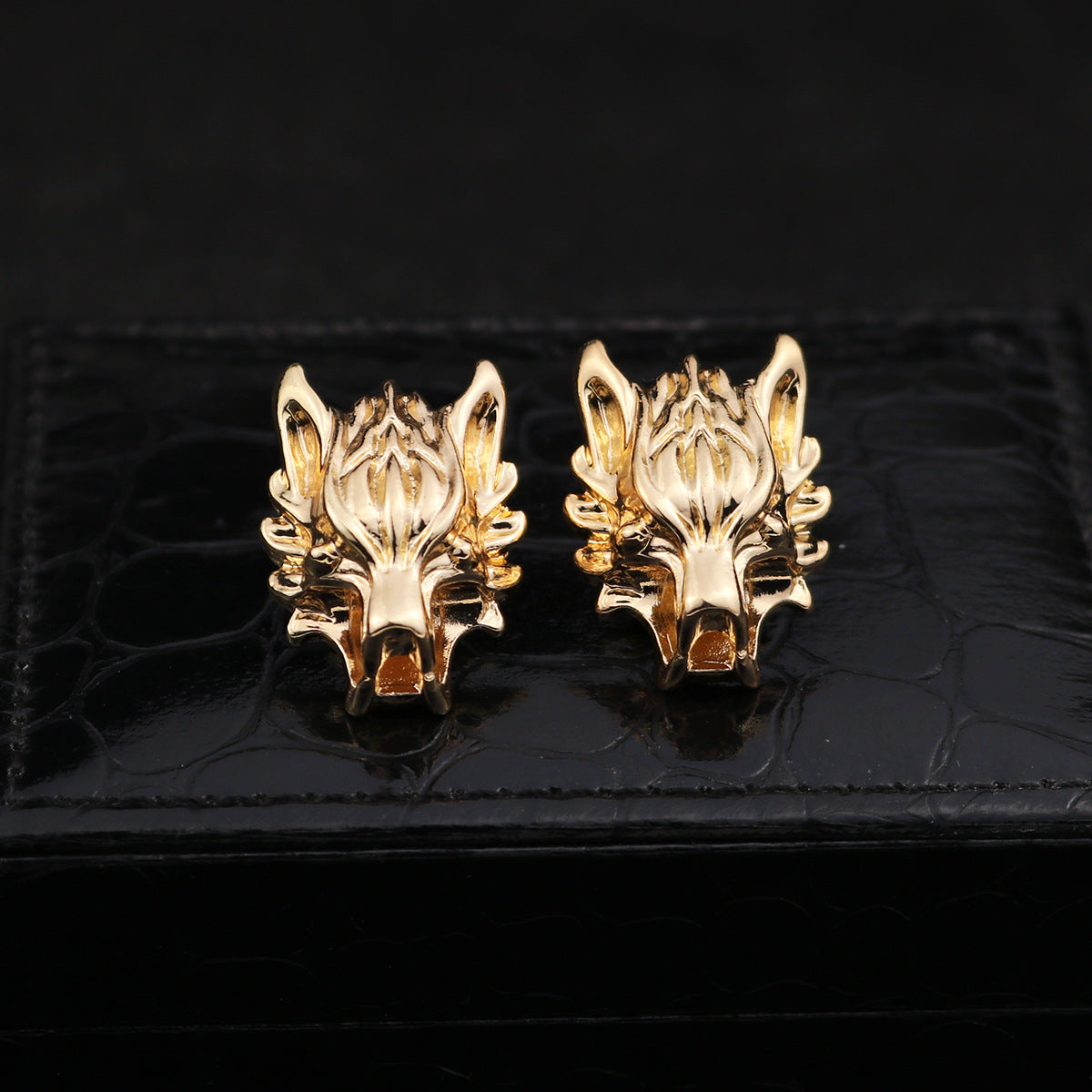 Fierce Wolf Head Brooch Image 1