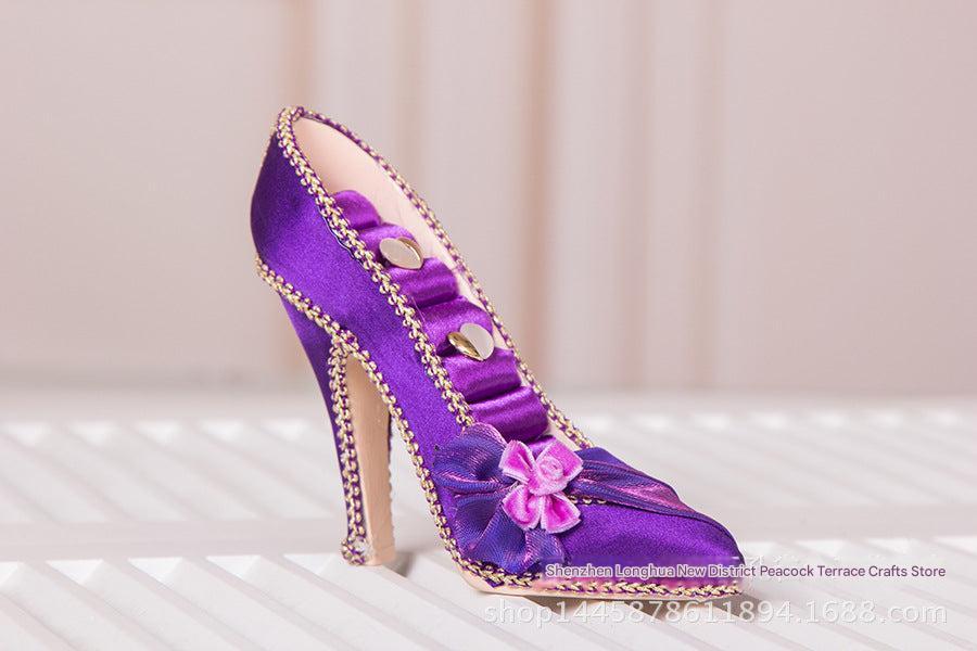 elegant silver patterned high heel jewelry display