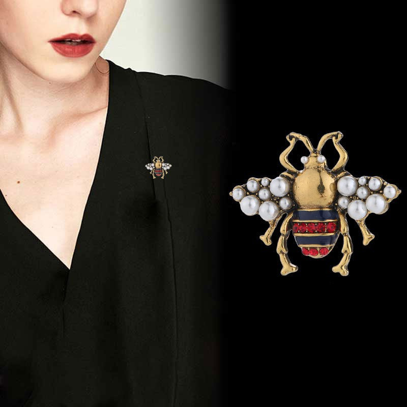 Frog brooch fashion accessory