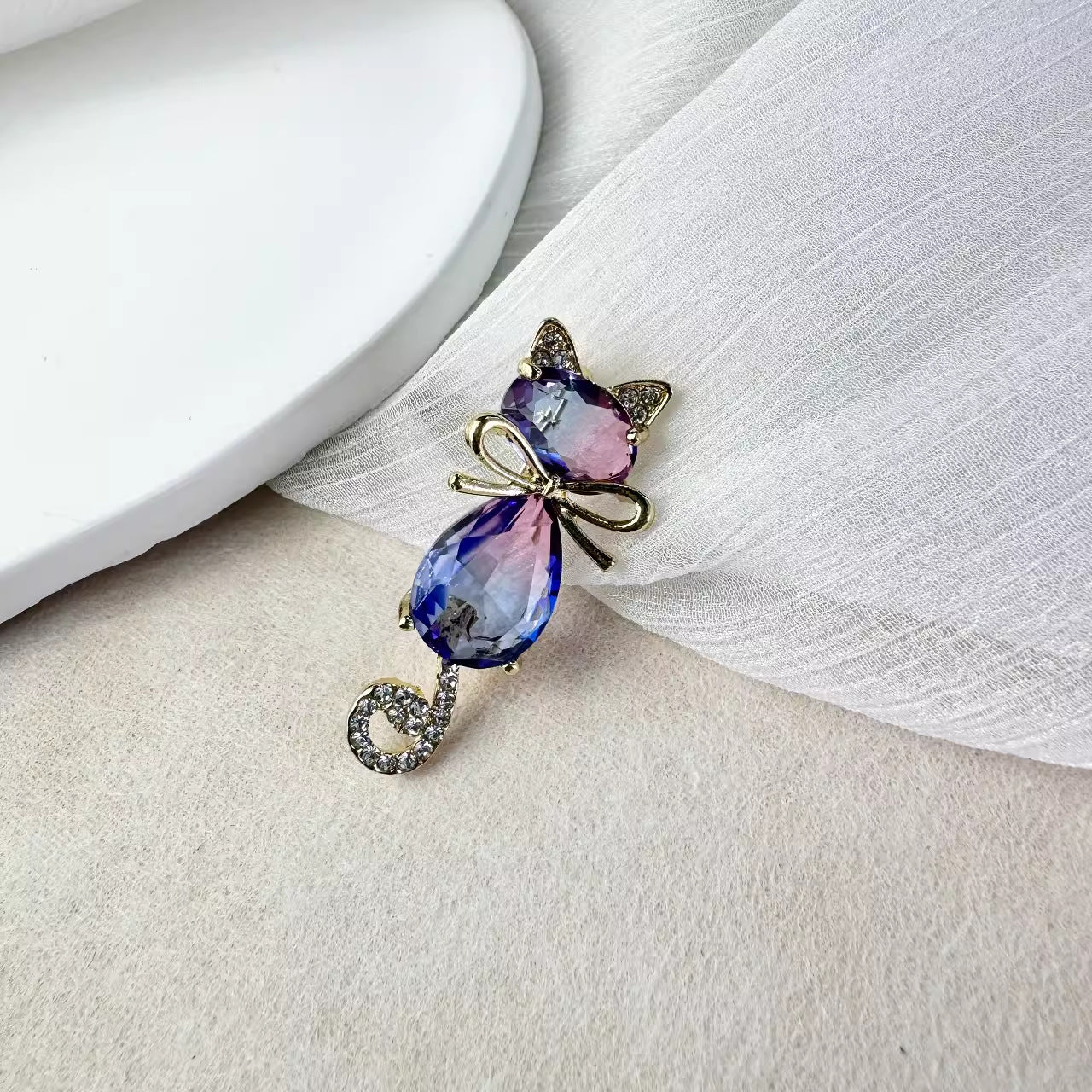 Iridescent Cat Brooch - Image 2