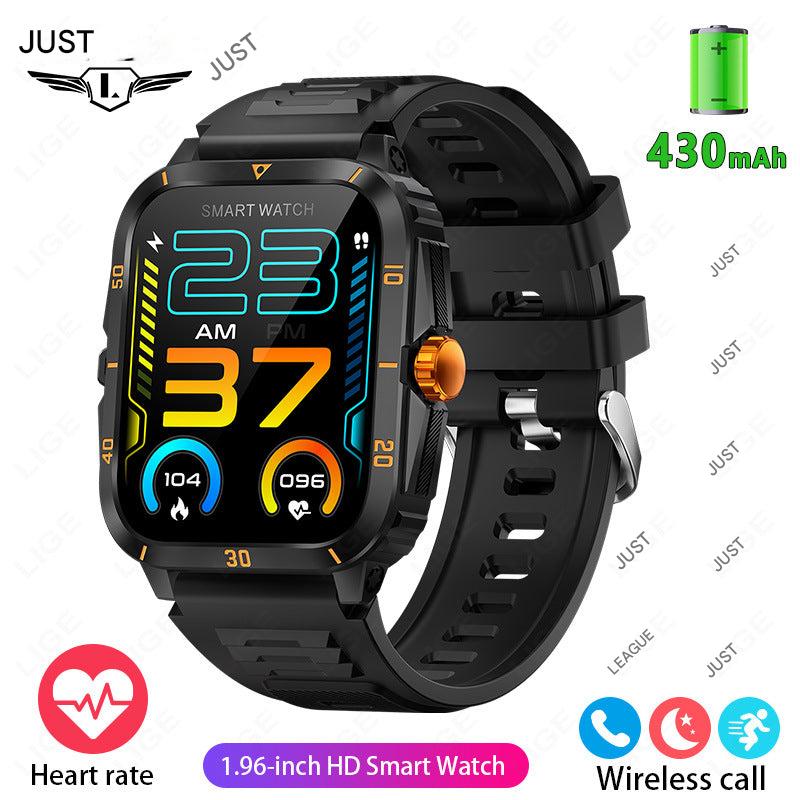 Fitness tracker watch display features