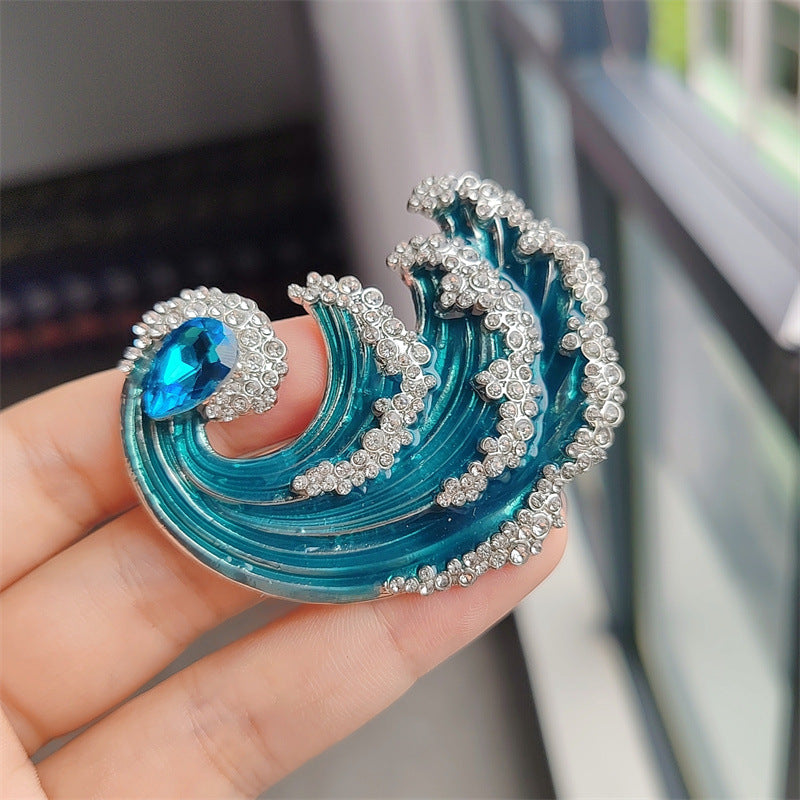 Wave Design Brooch in blue