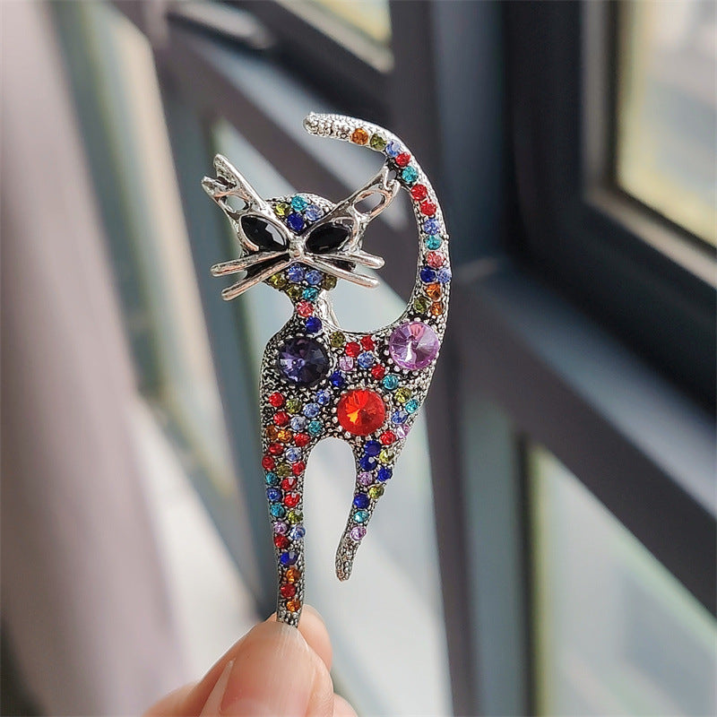 Stylish champagne cat pin with rhinestones