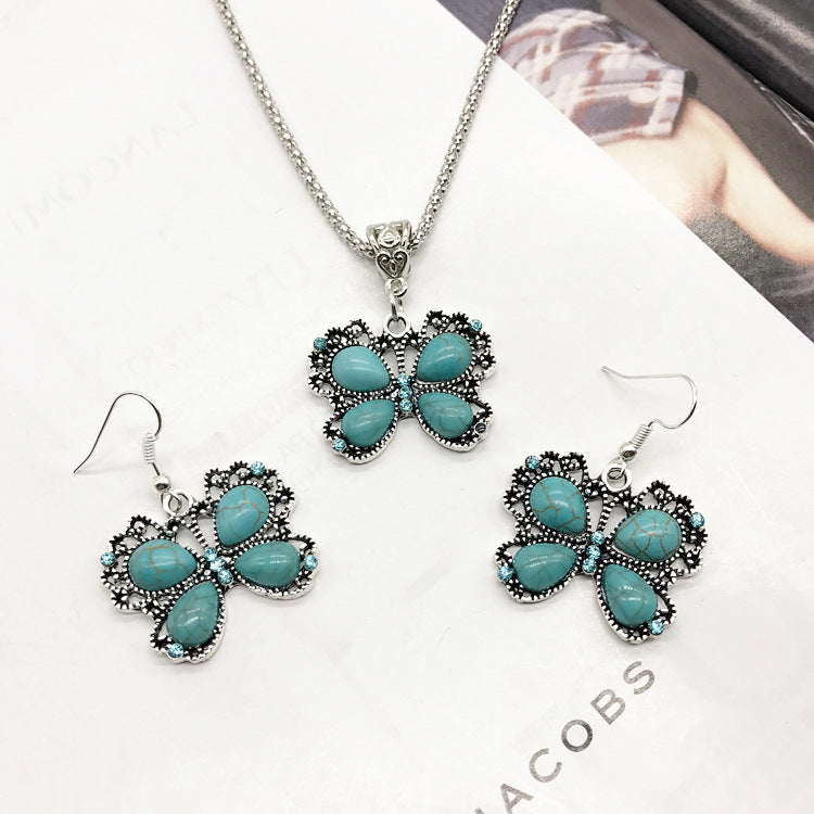 Necklace showcasing adjustable features and vintage style - image 3