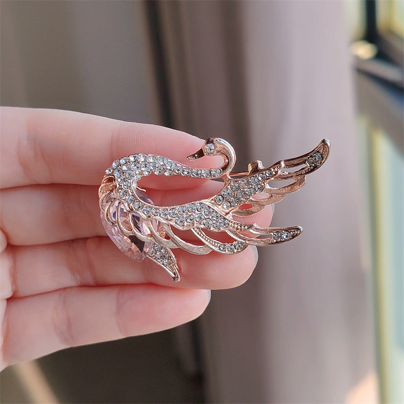 Swan brooch elegant design