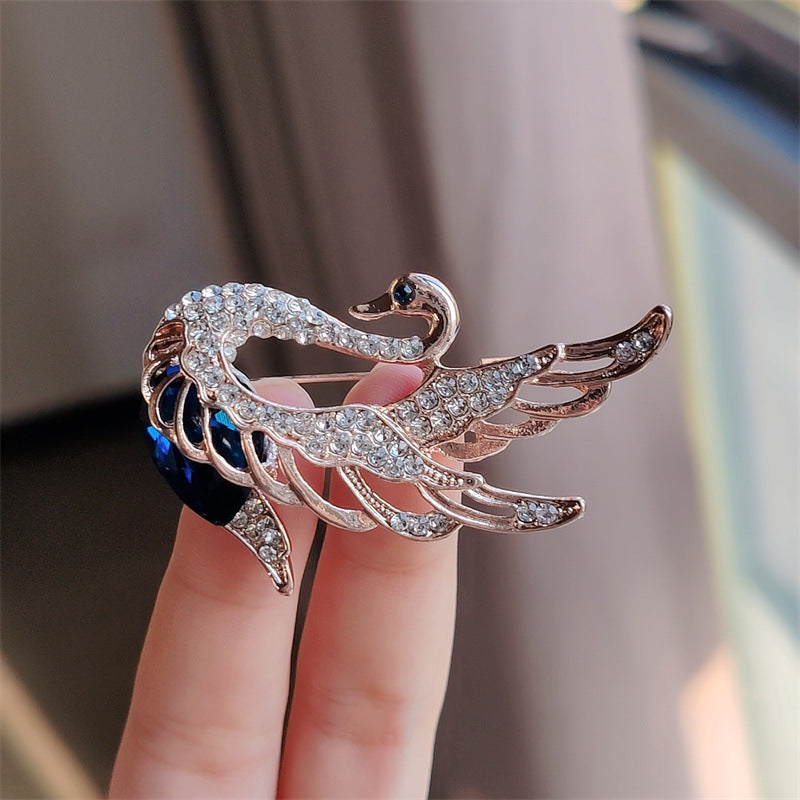 Versatile fashion accessory pin