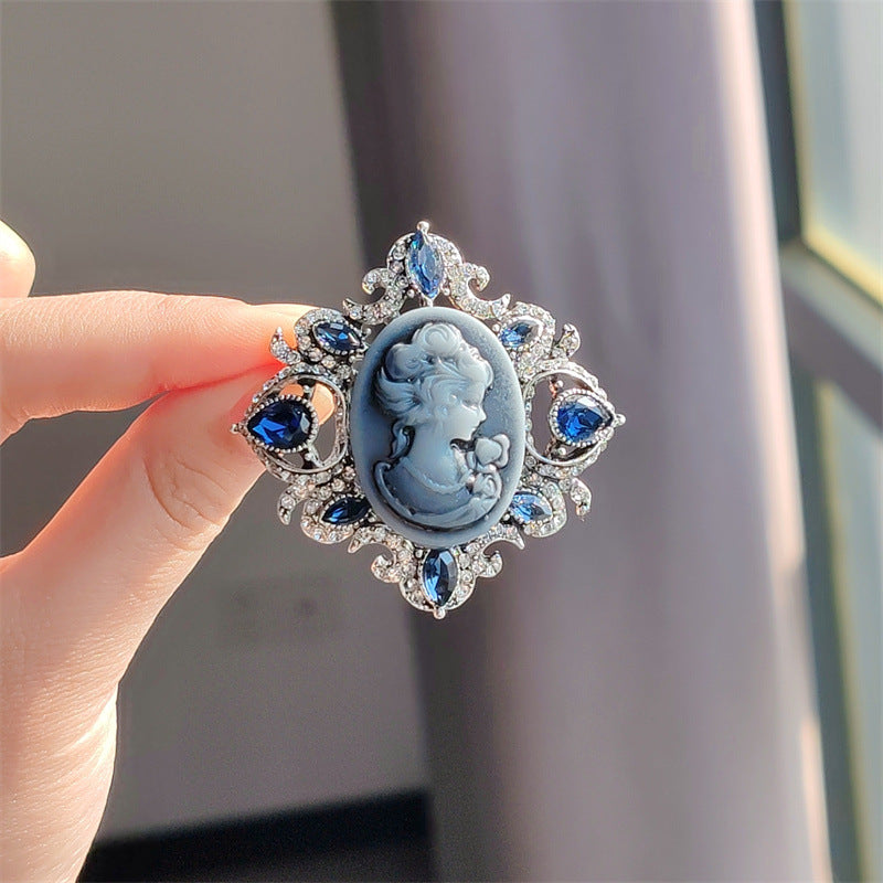Artistic head design brooch for fashion