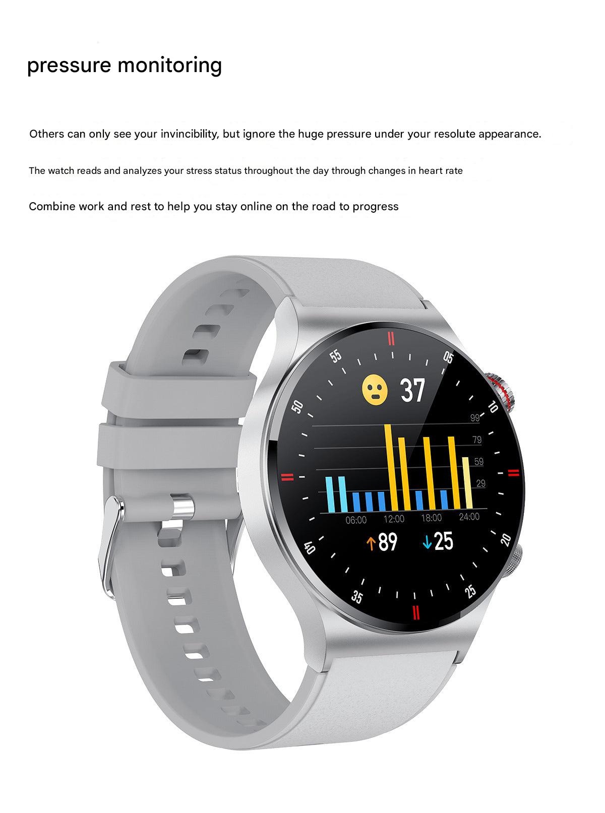 QW33 Smartwatch Displaying Heart Rate