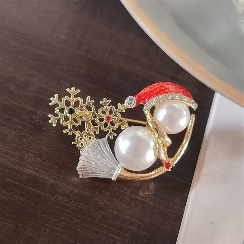 Snowman brooch detailed close-up