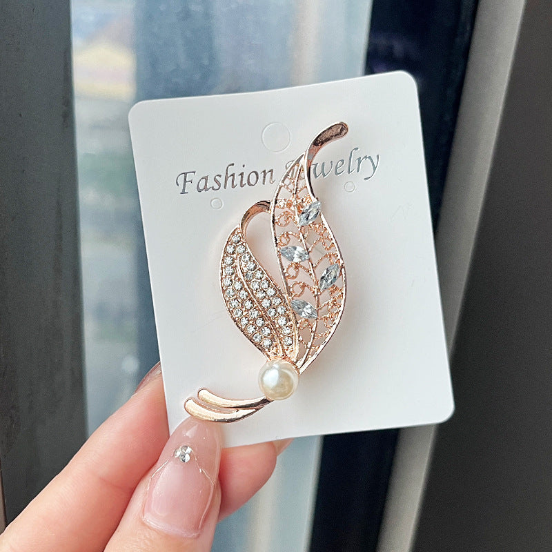 Chic Leaf Brooch for Women - Image 4