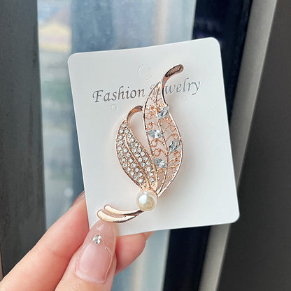 Chic Leaf Brooch for Women - Image 4
