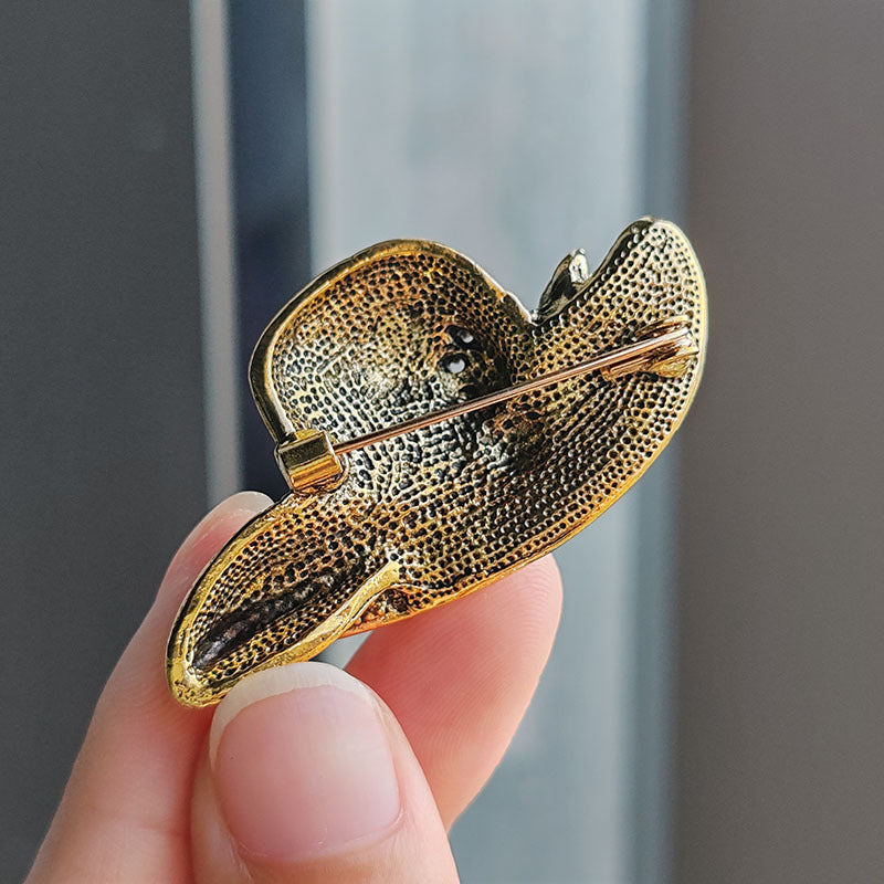 Unisex brooch with sparkling details - image 6
