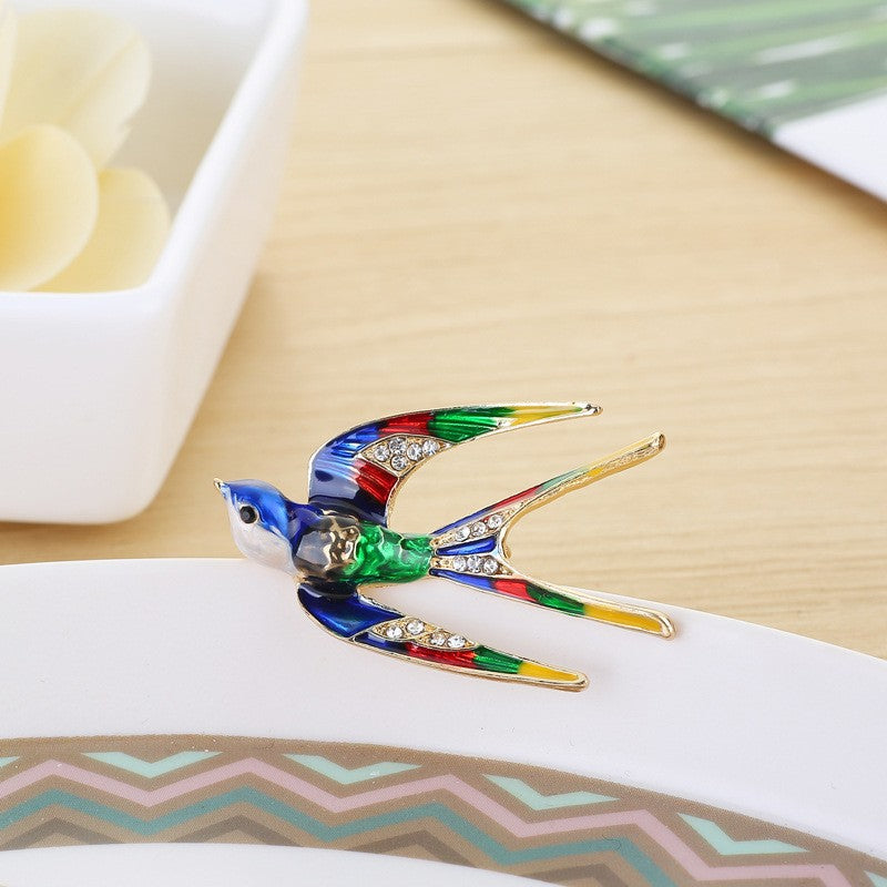 Owl motif pin brooch
