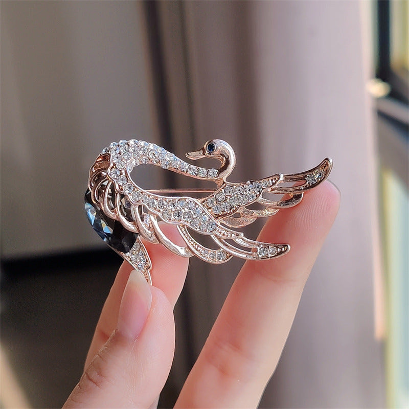 Versatile fashion accessory pin