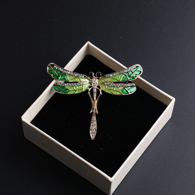 Fashionable gold butterfly brooch