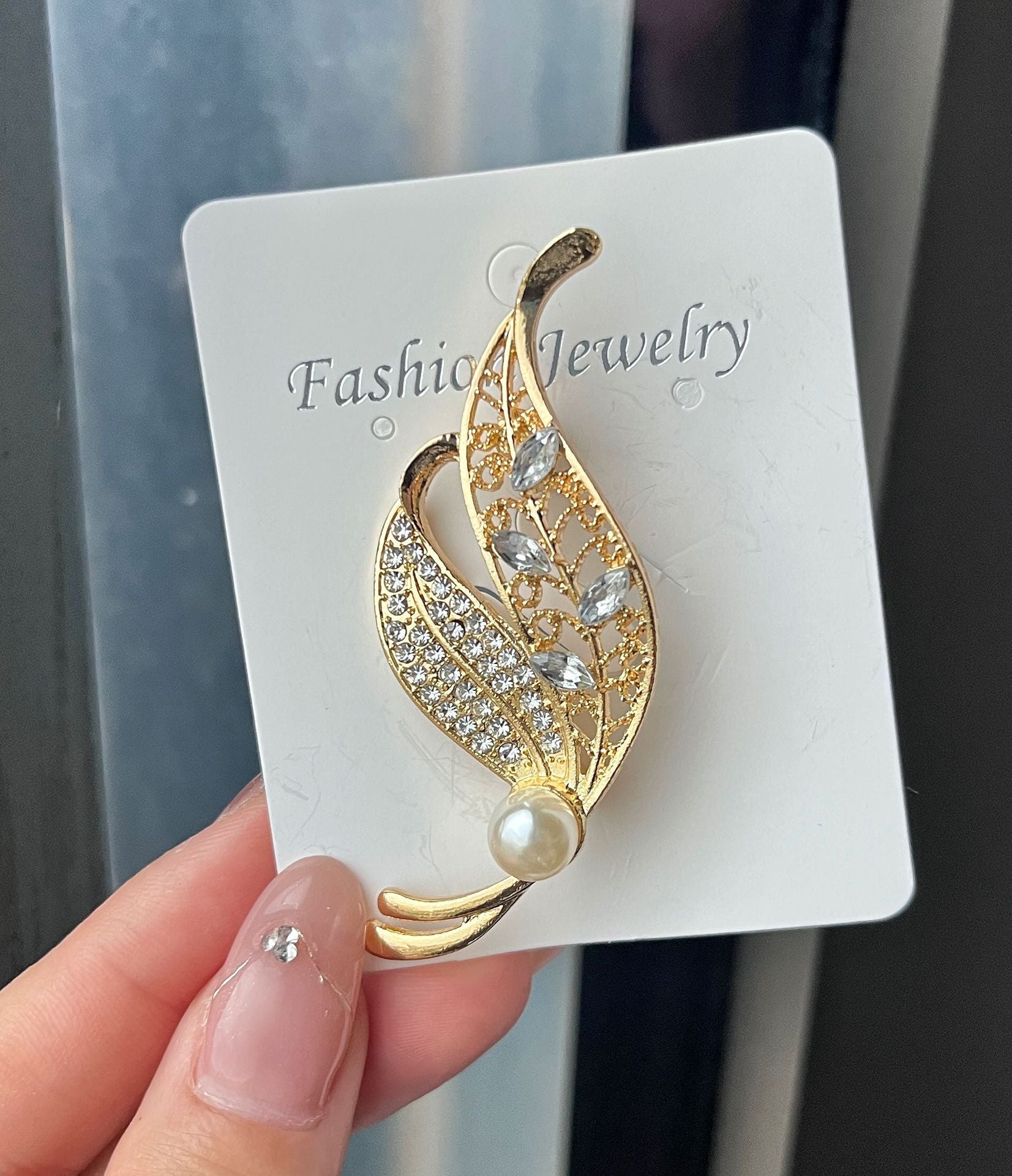 Brooch with Pearls and Rhinestones - Image 5