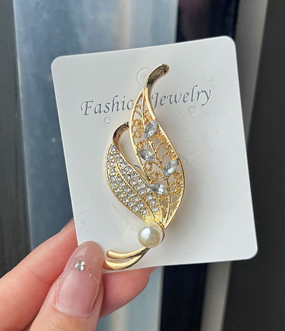 Brooch with Pearls and Rhinestones - Image 5