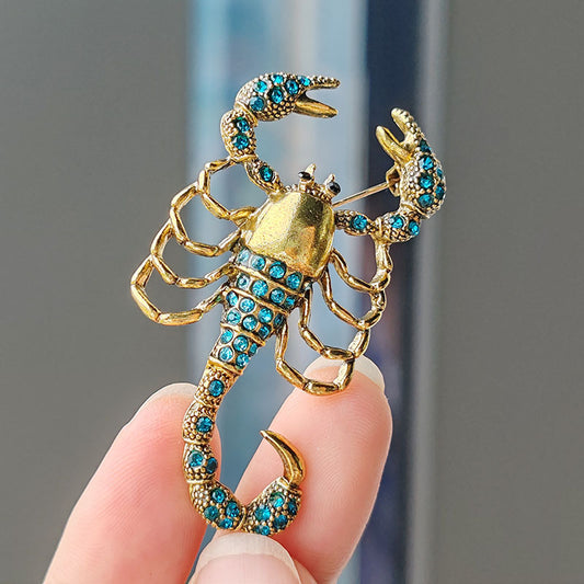 High-quality alloy brooch detailed view