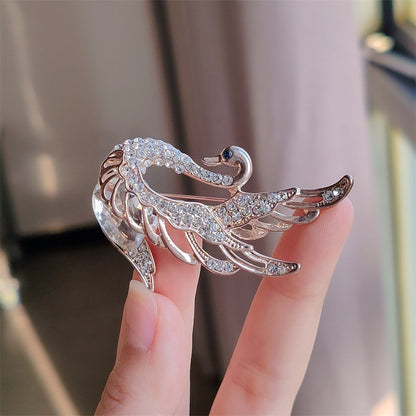 Elegant brooch for jackets and blazers