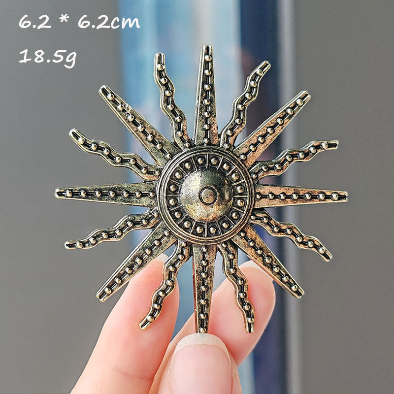 High-quality alloy brooch detailed view