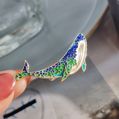 Stylish pin for outfits and bags