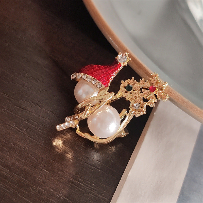 Cute snowman brooch front view