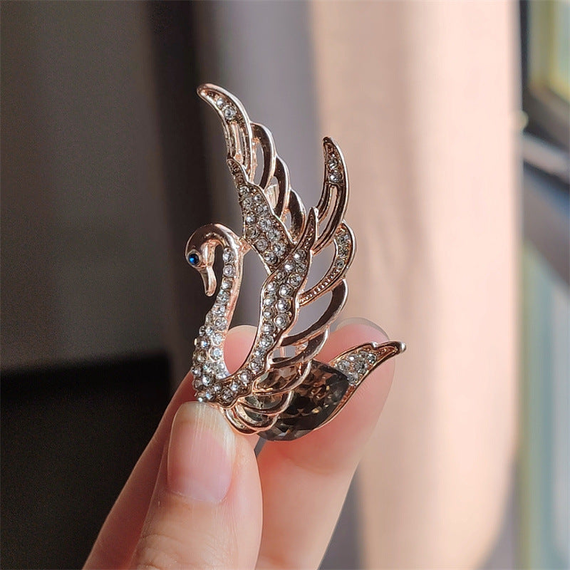 Swan brooch elegant design