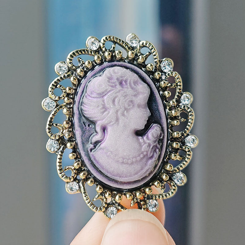 Chic Alloy Brooch with Sparkling Details