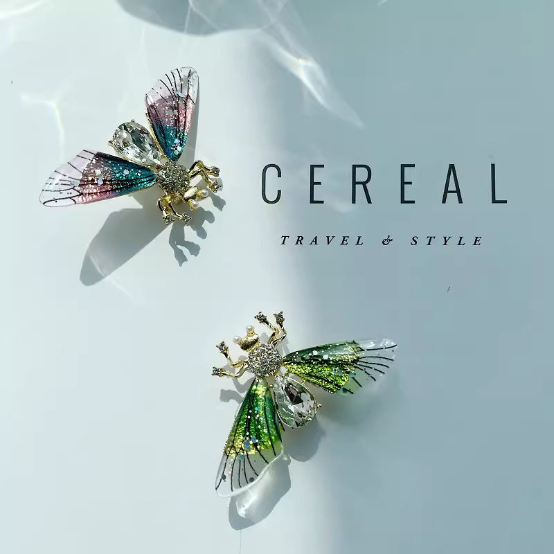Versatile fashion bee brooch design