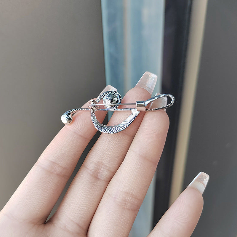 stylish music note brooch for women