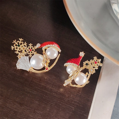 Cute snowman brooch front view