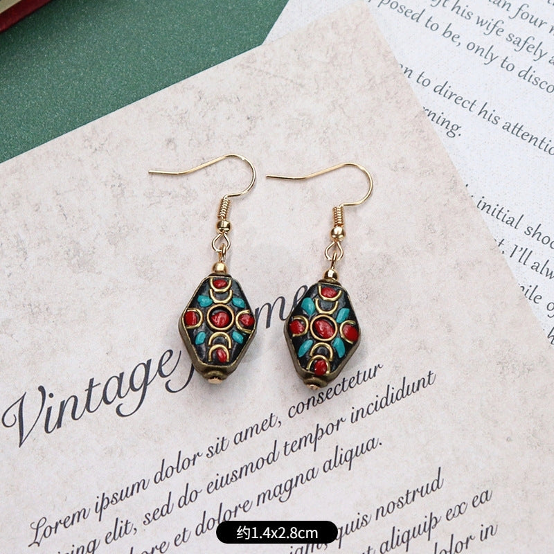 Stylish earrings for any occasion 10