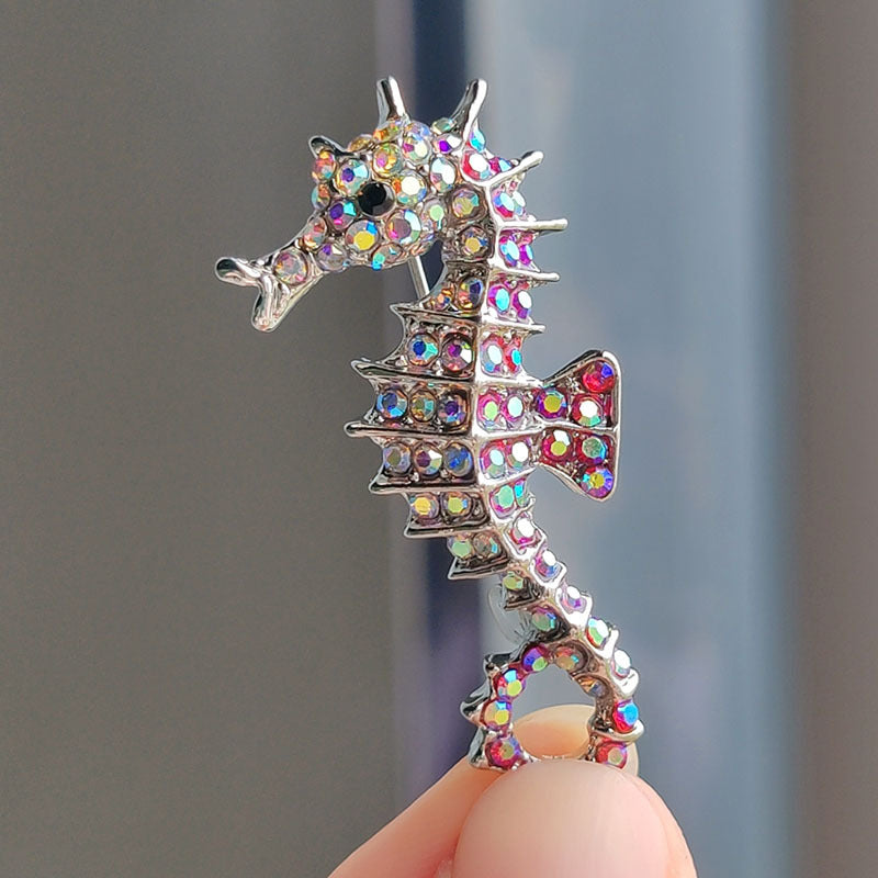 Stylish Vintage Seahorse Brooch for Any Outfit Image 3