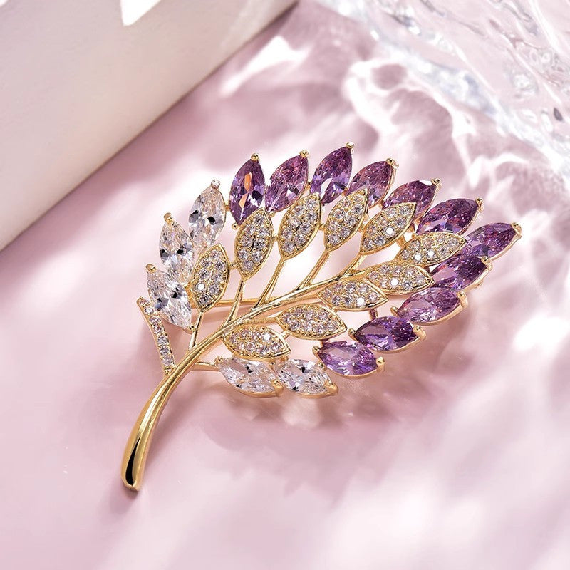 Lightweight brooch for everyday wear