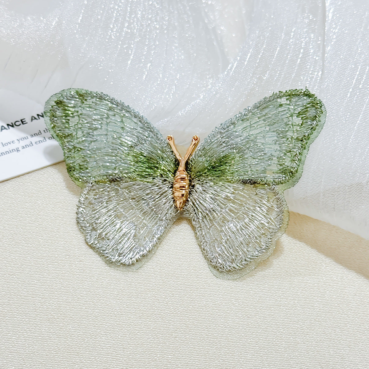 Elegant fashion accessory for women