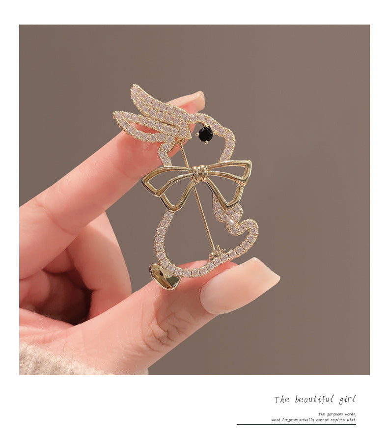 Fashionable Rhinestone Bunny Pin Close-up Image 6