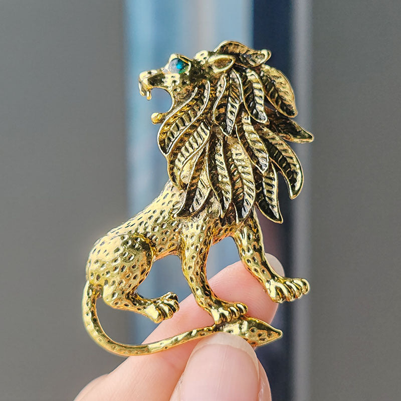 Vintage style brooch animal design