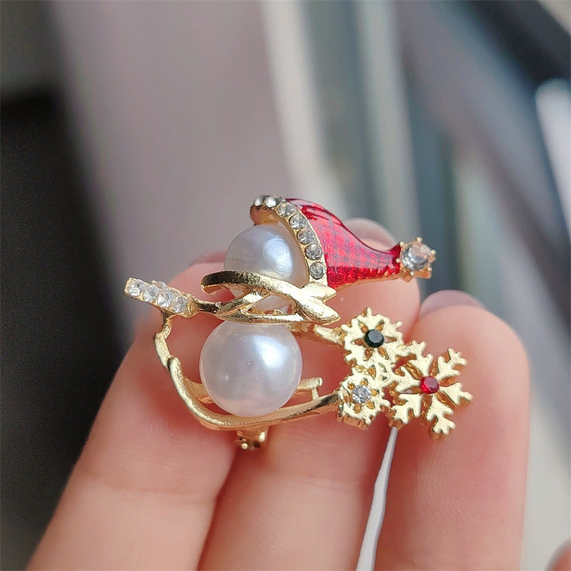 Elegant snowman brooch pearl design